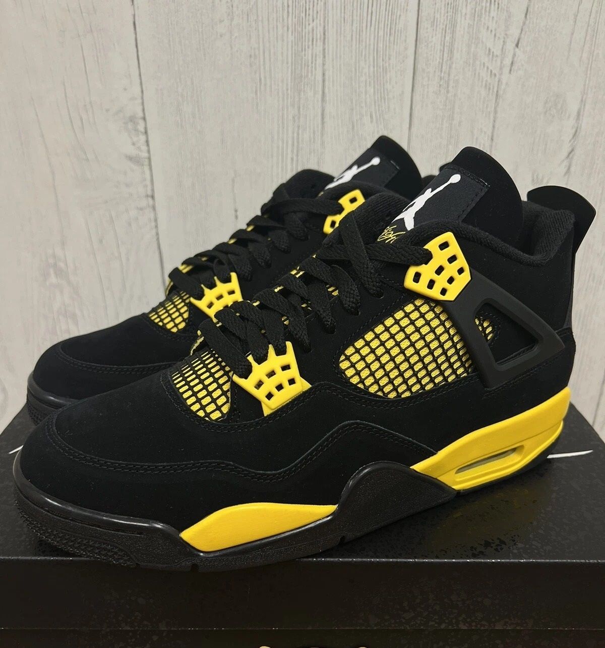 Air Jordan 4 Retro Thunder 2023 Womens Size