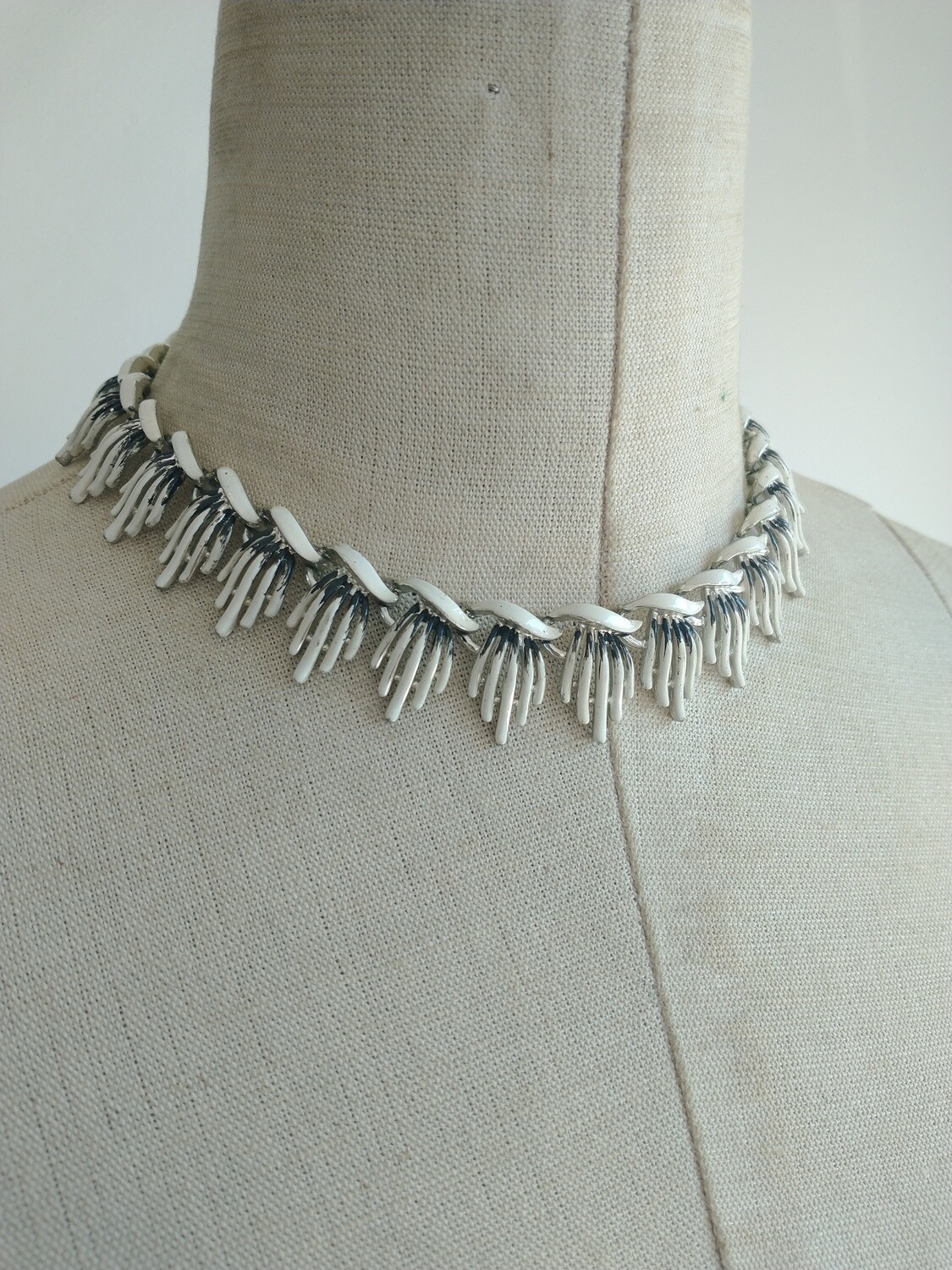 stunning chunky collar necklace vintage white silver tone