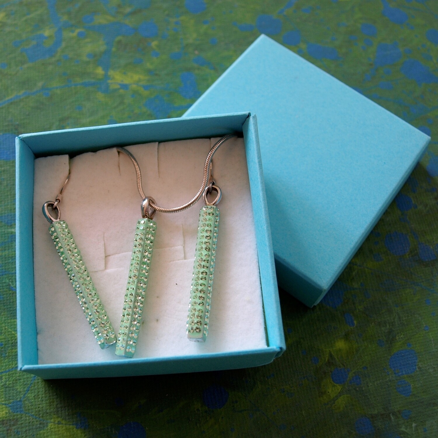 Beautiful Solid Silver & Crystal Green Necklace & Earrings Set