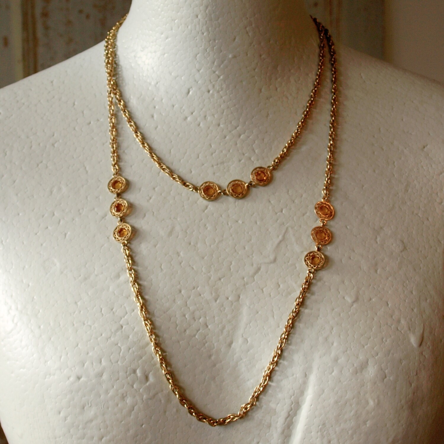 Ladies Vintage Flapper Girl Goldtone & Faceted Amber Glass Necklace