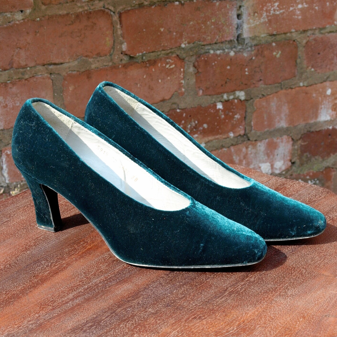 Ladies Green Velvet & Leather High Heel Carvela Shoes 38