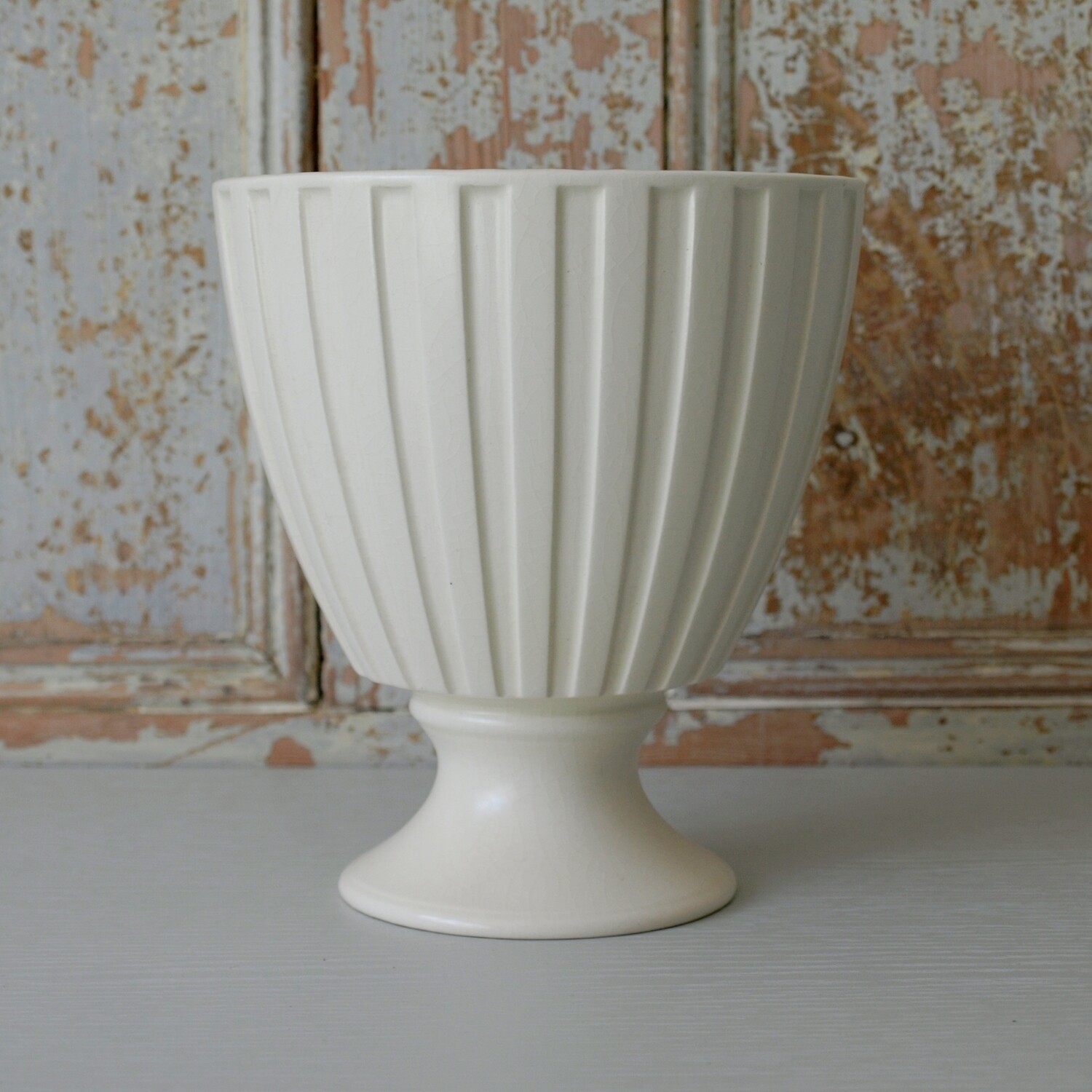 Vintage Horsea Off-White Ribbed Vase