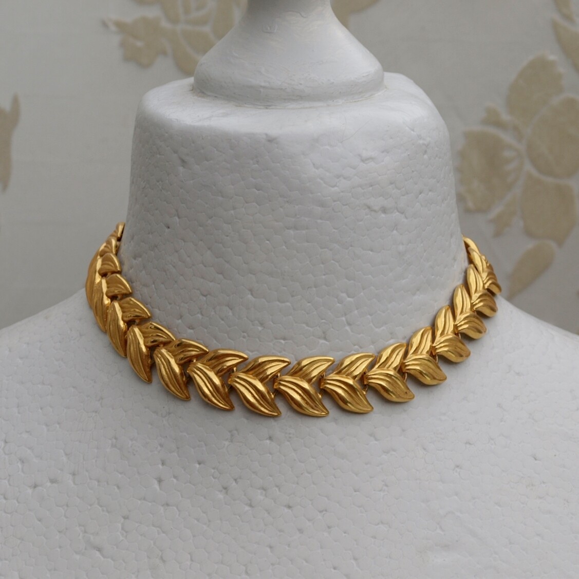 Vintage Ladies Goldtone Metal Grecian Collar Necklace