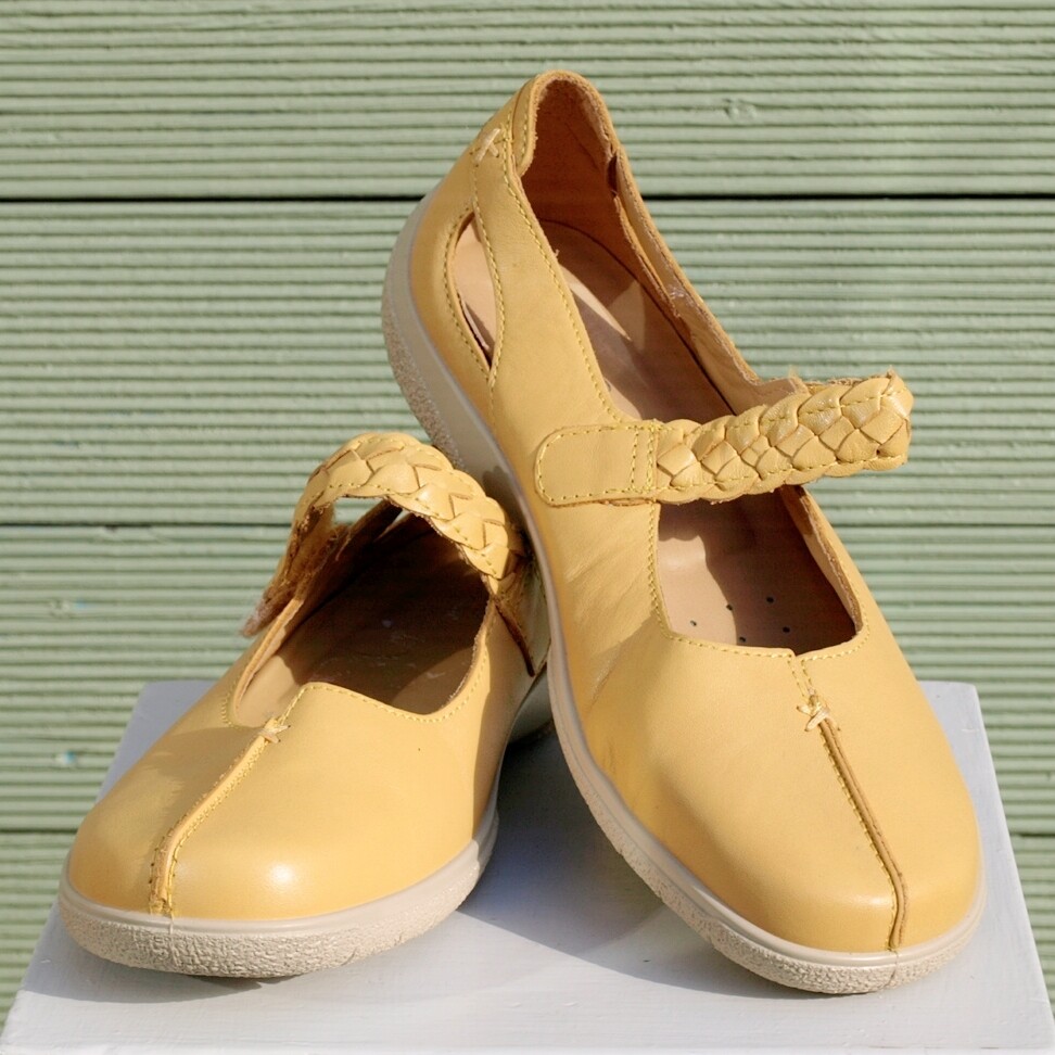 Ladies Hotter Yellow Leather Flat Shake Shoes 6.5