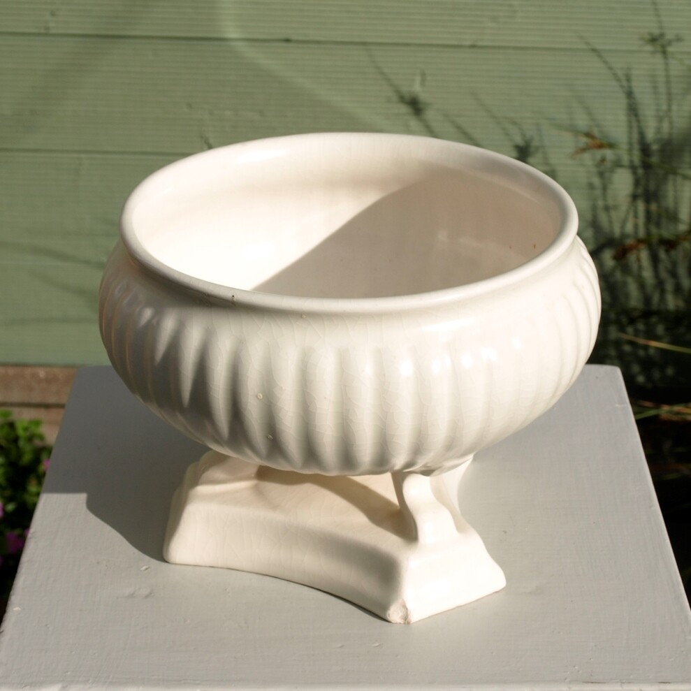 Vintage 30s Round Off-white Sylvac Pedestal Vase