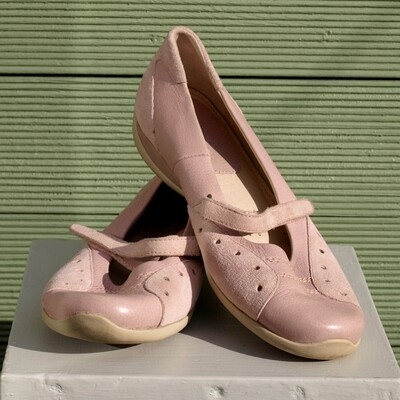 Ladies Pink Leather Flat Hush Puppies Shoes 6