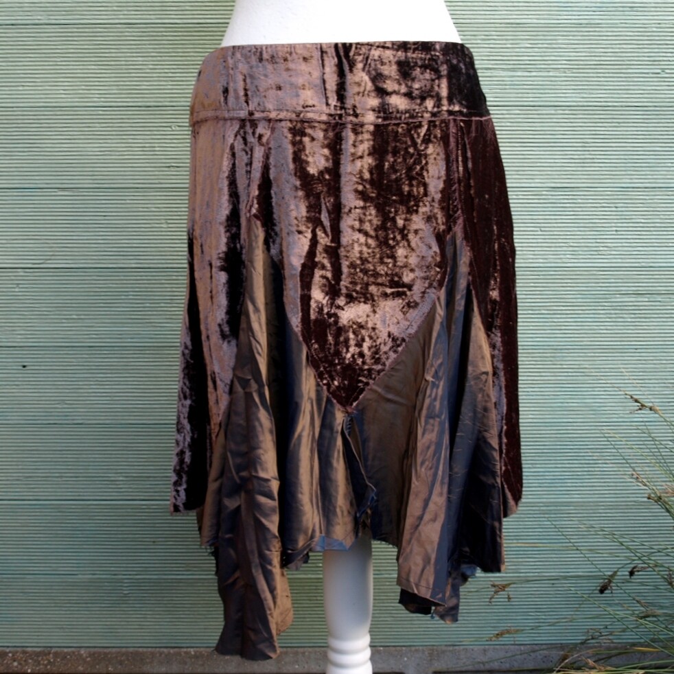 Ladies Mis-Behave Vintage Brown Velvet Hankderchief Skirt 14