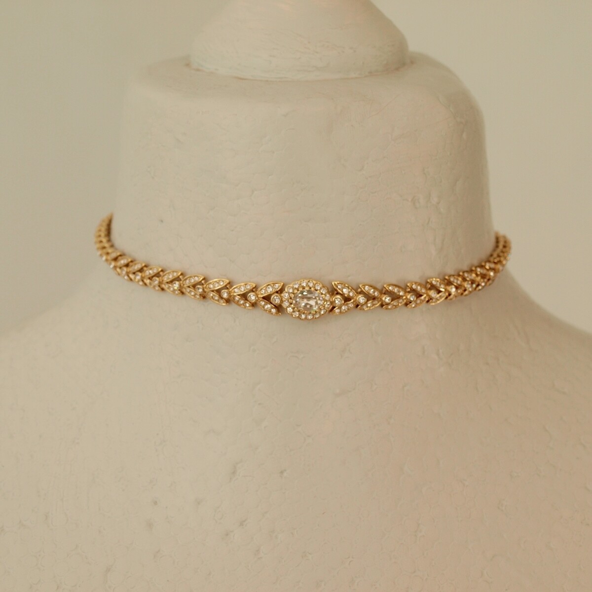 Ladies Vintage Goldtone & Rhinestone Short Choker Necklace