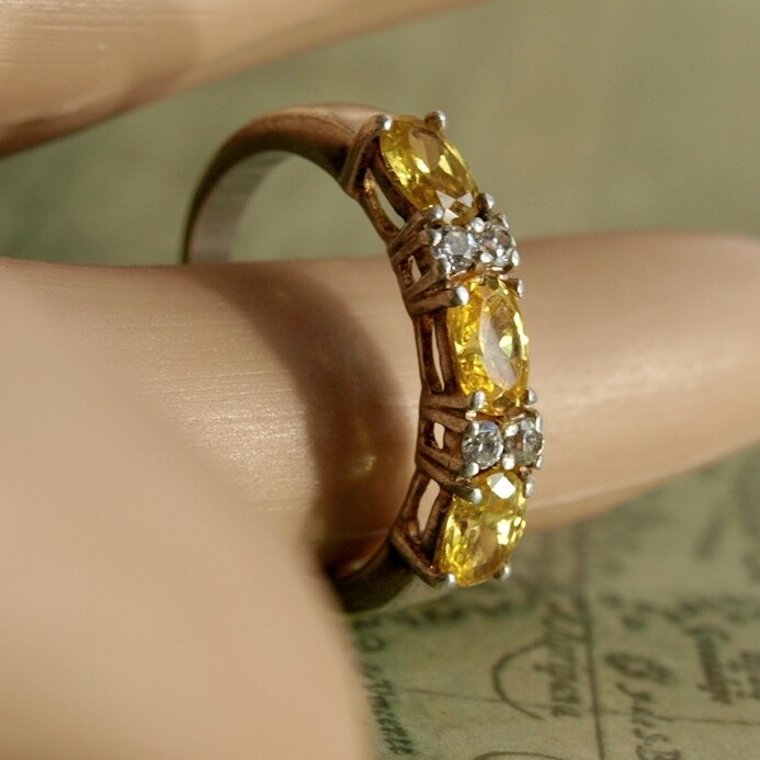 Ladies Solid Silver & CZ & Yellow Glass Ring Size R