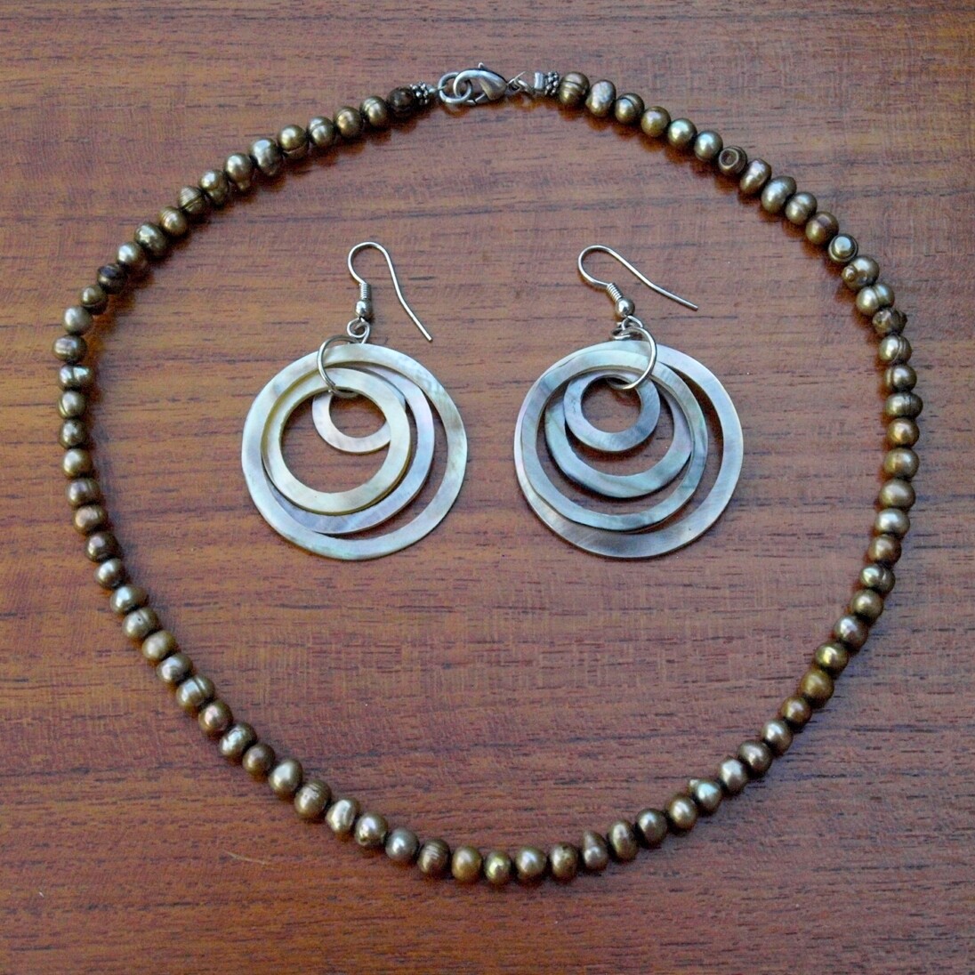 Ladies Short Copper Pearl Necklace &amp; Shell Hoops Earrings