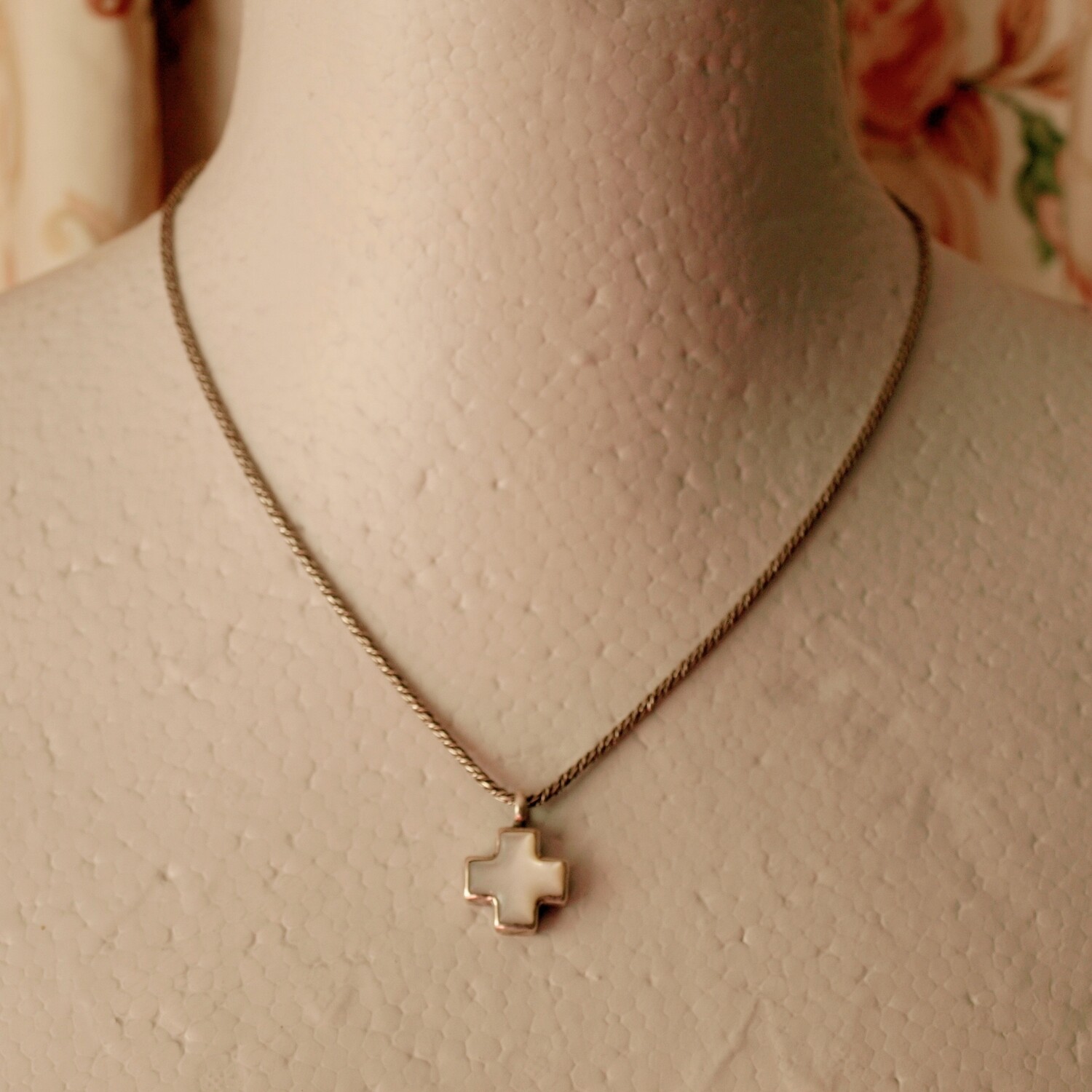 Solid Silver &amp; Mother of Pearl Cross Pendant necklace