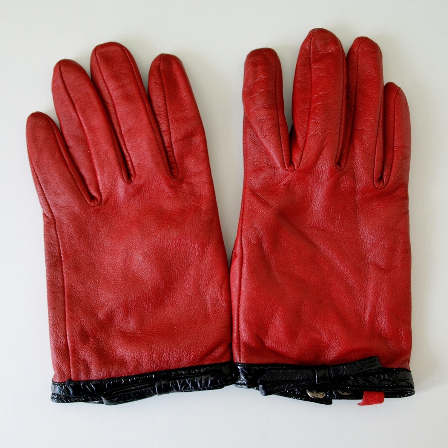 Ladies Red Leather &amp; Black Bow Gloves