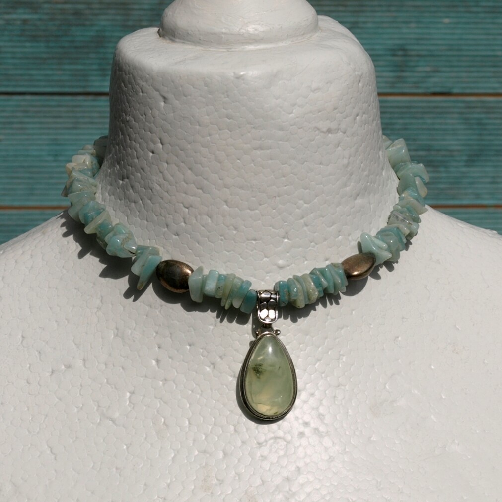 Solid Silver &amp; Aventurine Pendant Choker Necklace