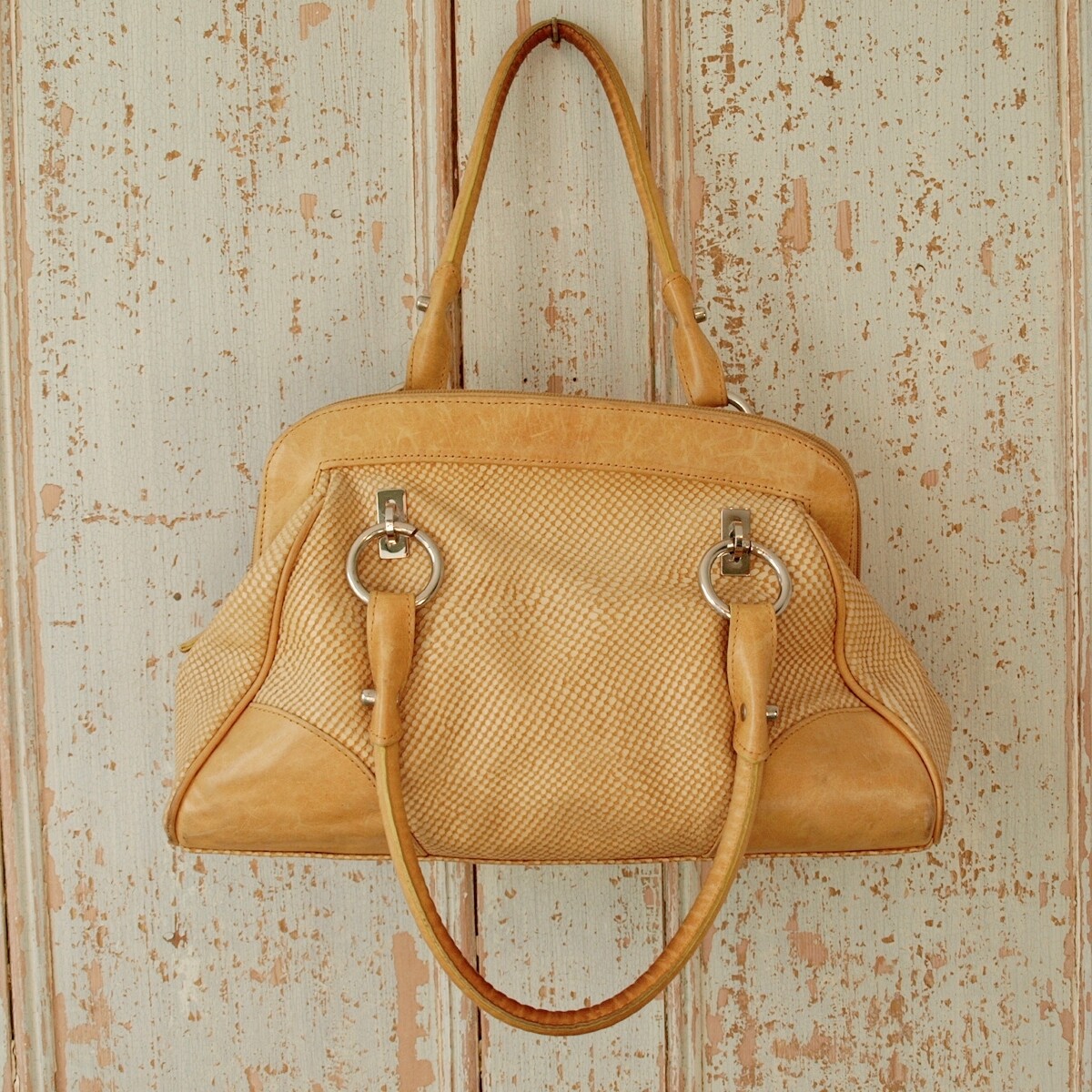 Cuero Vaca Argentina Yellow Leather Shoulder Bag