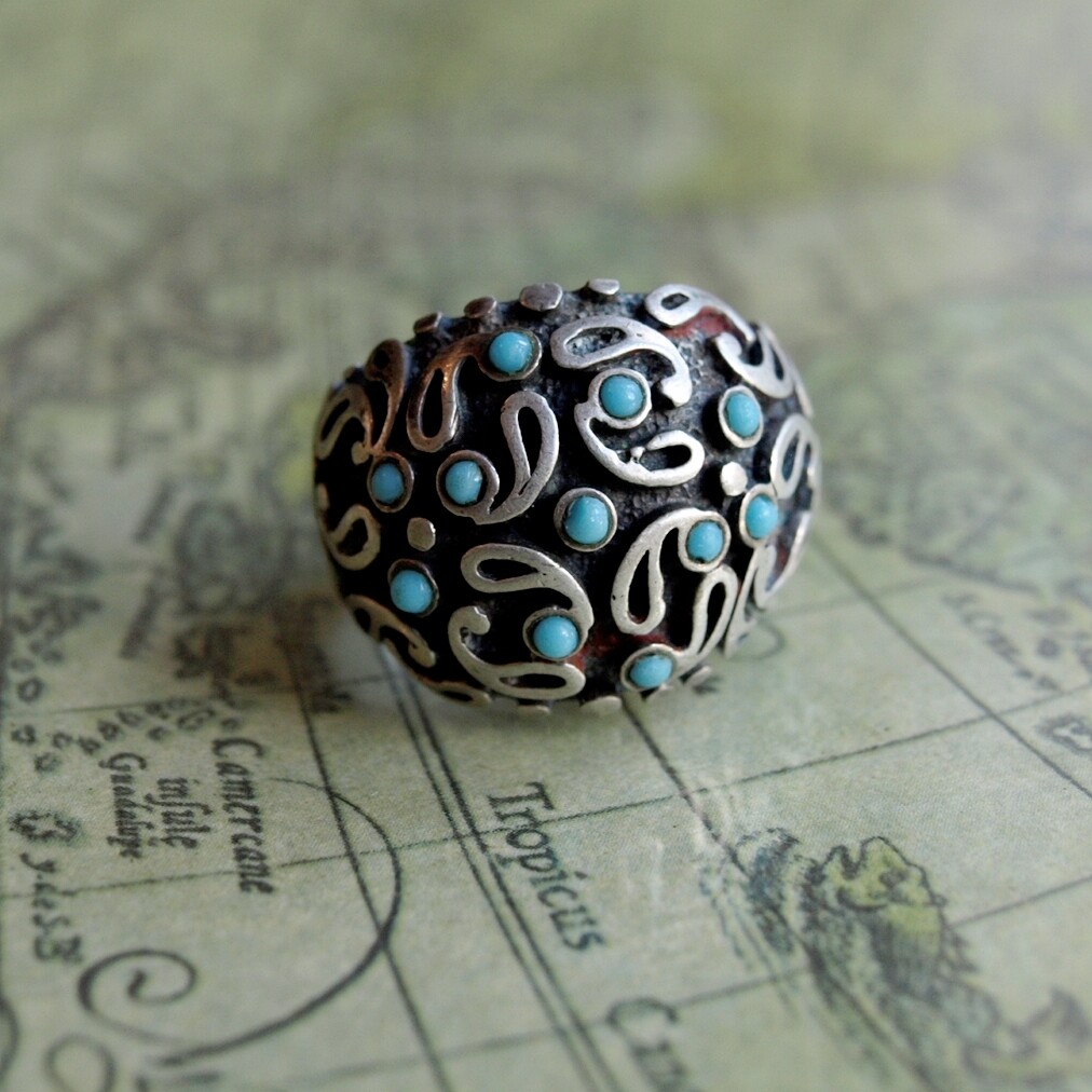 Vintage Ladies White Metal &amp; Turquoise Glass Ring