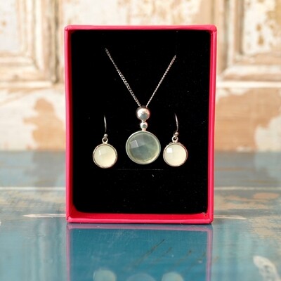 Solid Silver &amp; Green Gemstone Jewellery Set