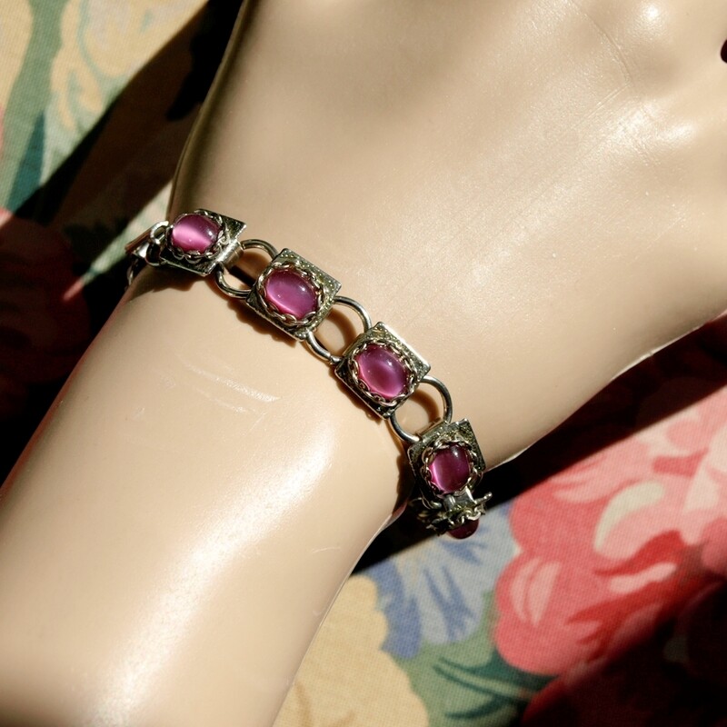 Ladies Vintage Pink Faux Catseye Glass Bracelet