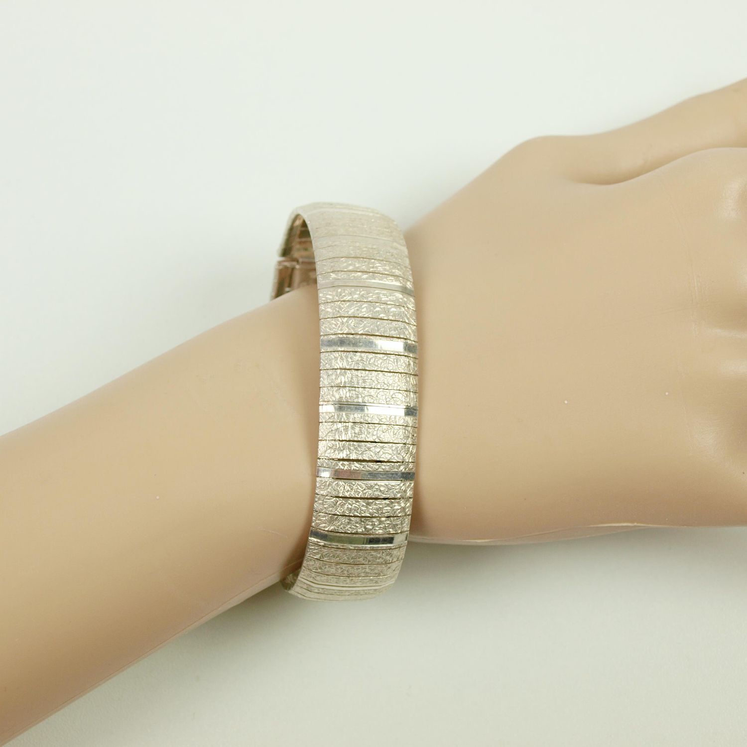 LADIES VINTAGE SOLID SILVER ITALIAN BRACELET