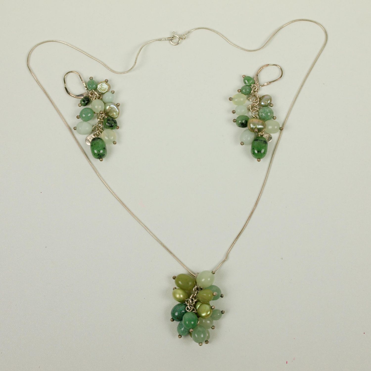 LADIES GREEN GEMSTONE AND PEARL SILVER NECKLACE &amp; EARRINGS SET