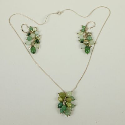 LADIES GREEN GEMSTONE AND PEARL SILVER NECKLACE &amp; EARRINGS SET