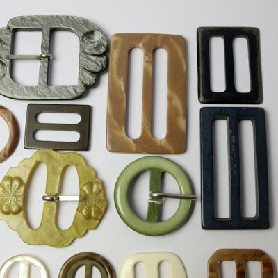 30 Vintage Belt Buckles Lot - Plastic, Bakelite?