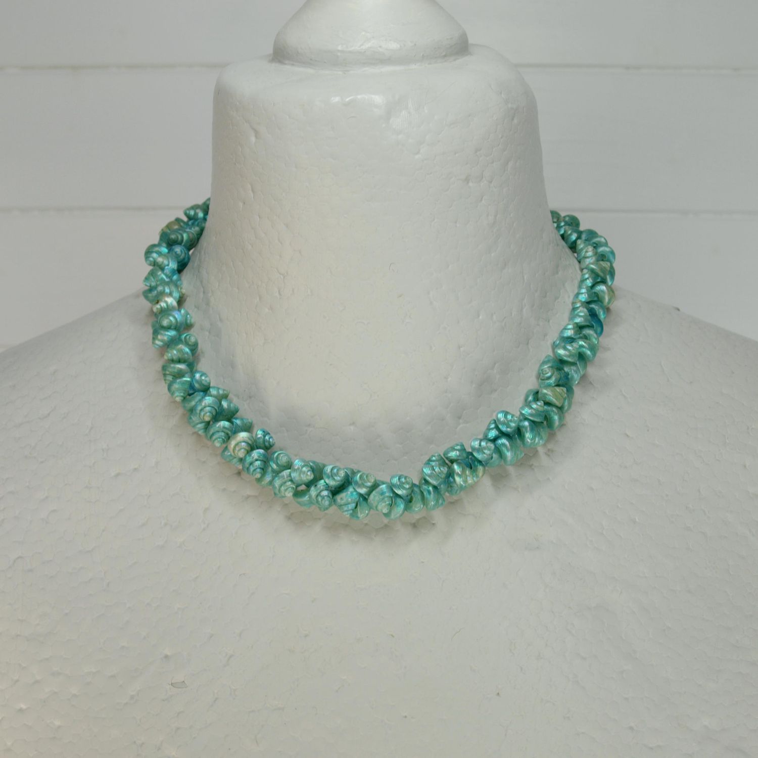 Antique Tiny Green Shell Short Necklace