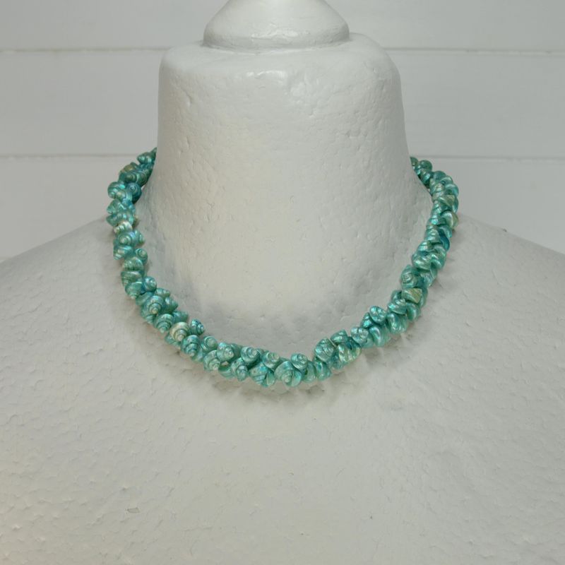 Antique Tiny Green Shell Short Necklace