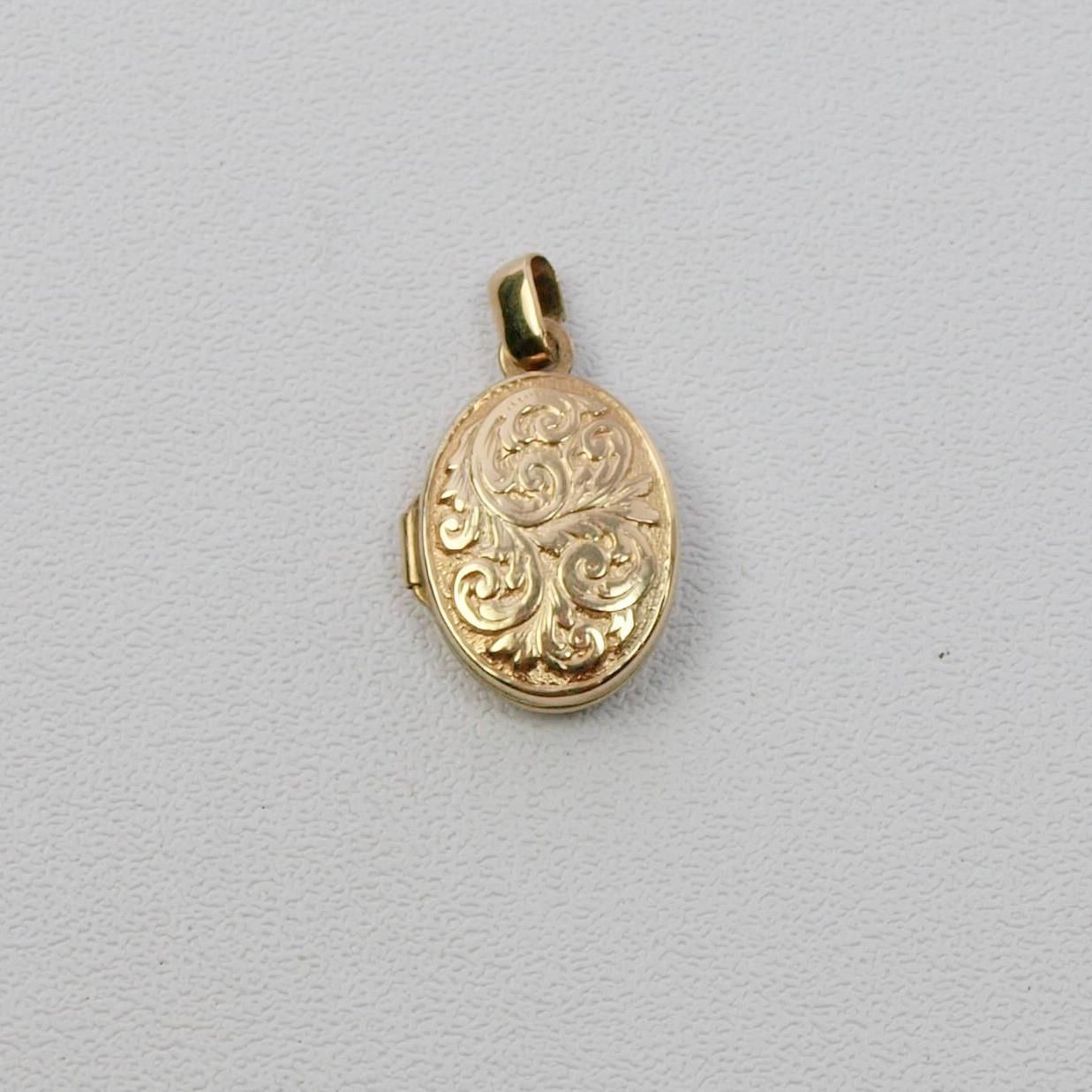 Vintage 9ct Gold Foliate Miniature Locket 