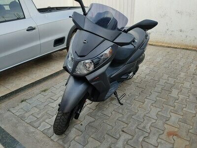 Moto 300