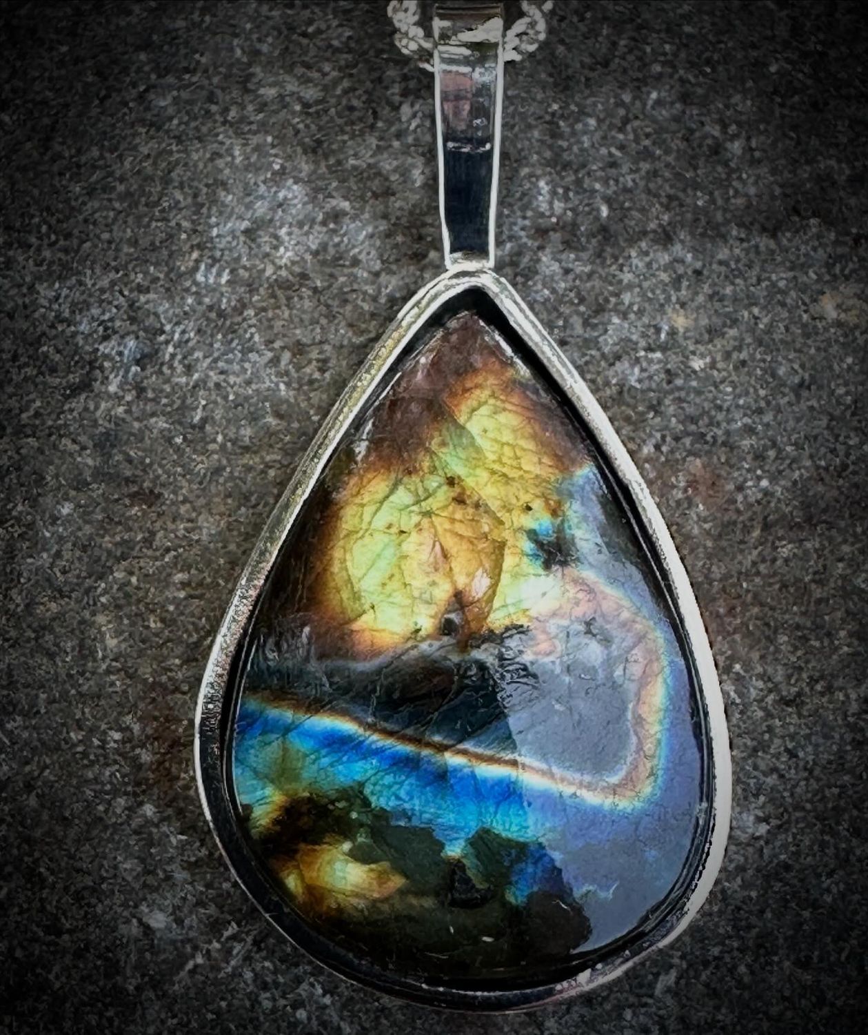 Spectrolite Labradorite Pendant