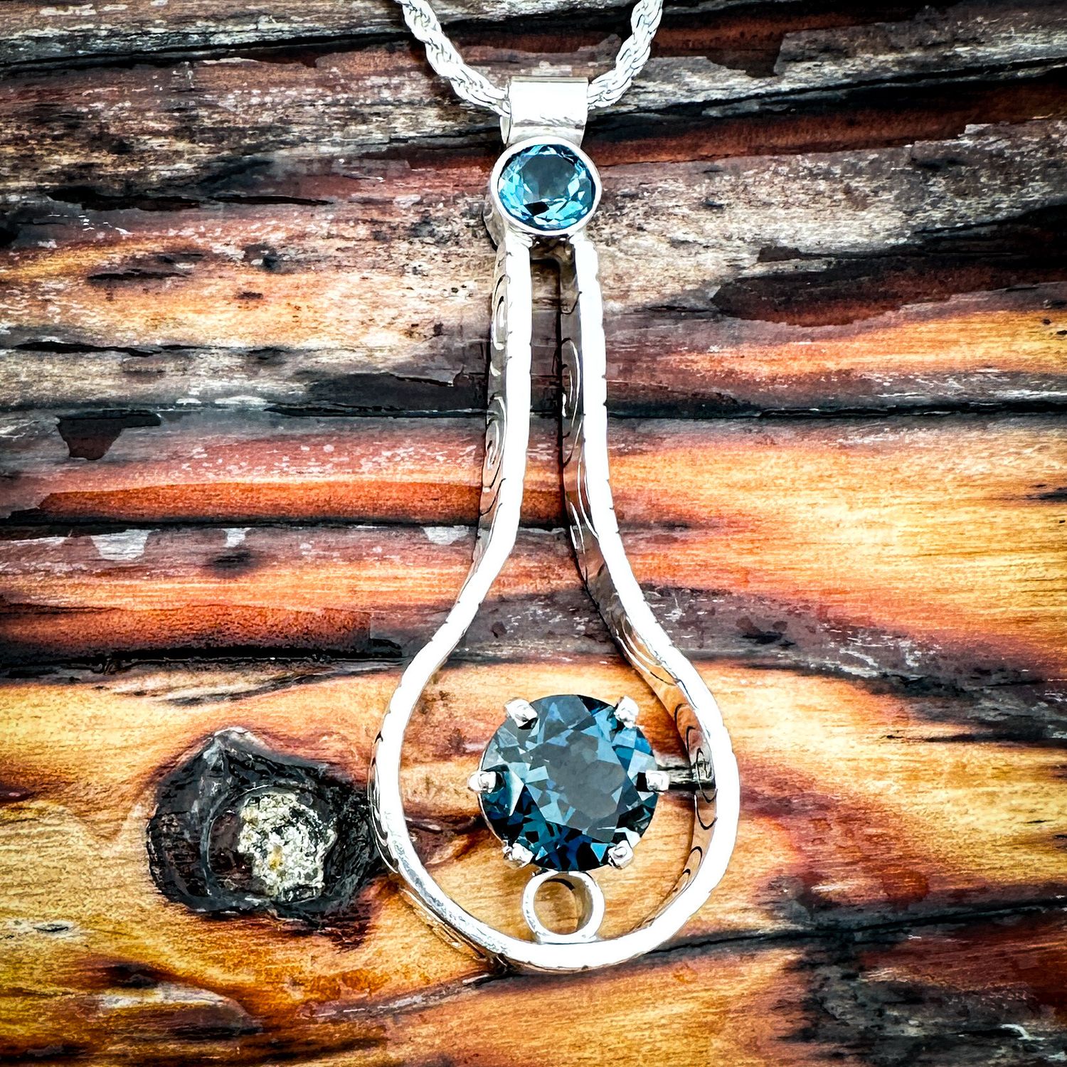 6.5 carats London Blue Topaz Pendant 6.5 carats London Blue Topaz Pendant