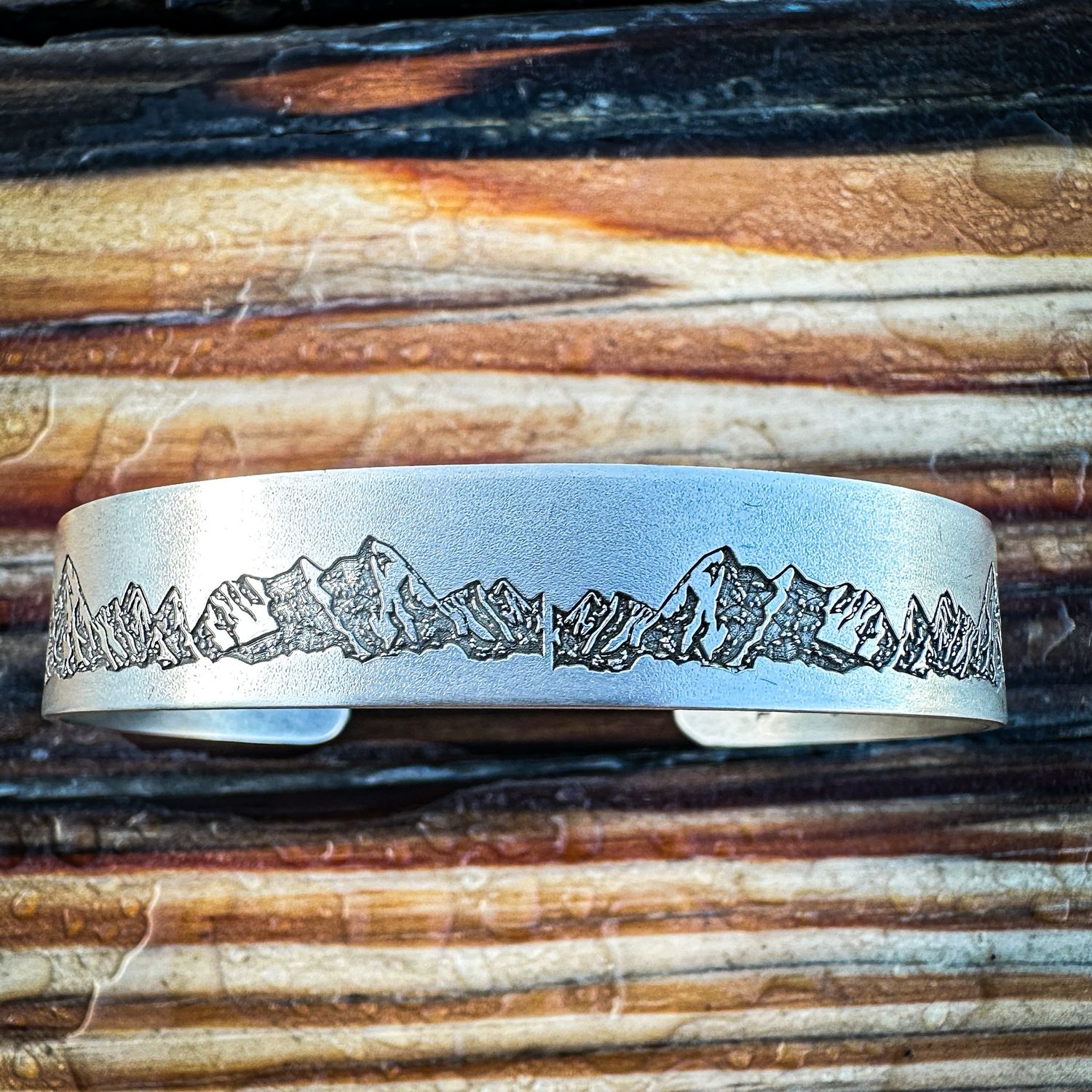 Mountain Cuff Size M Mountain Cuff Size M