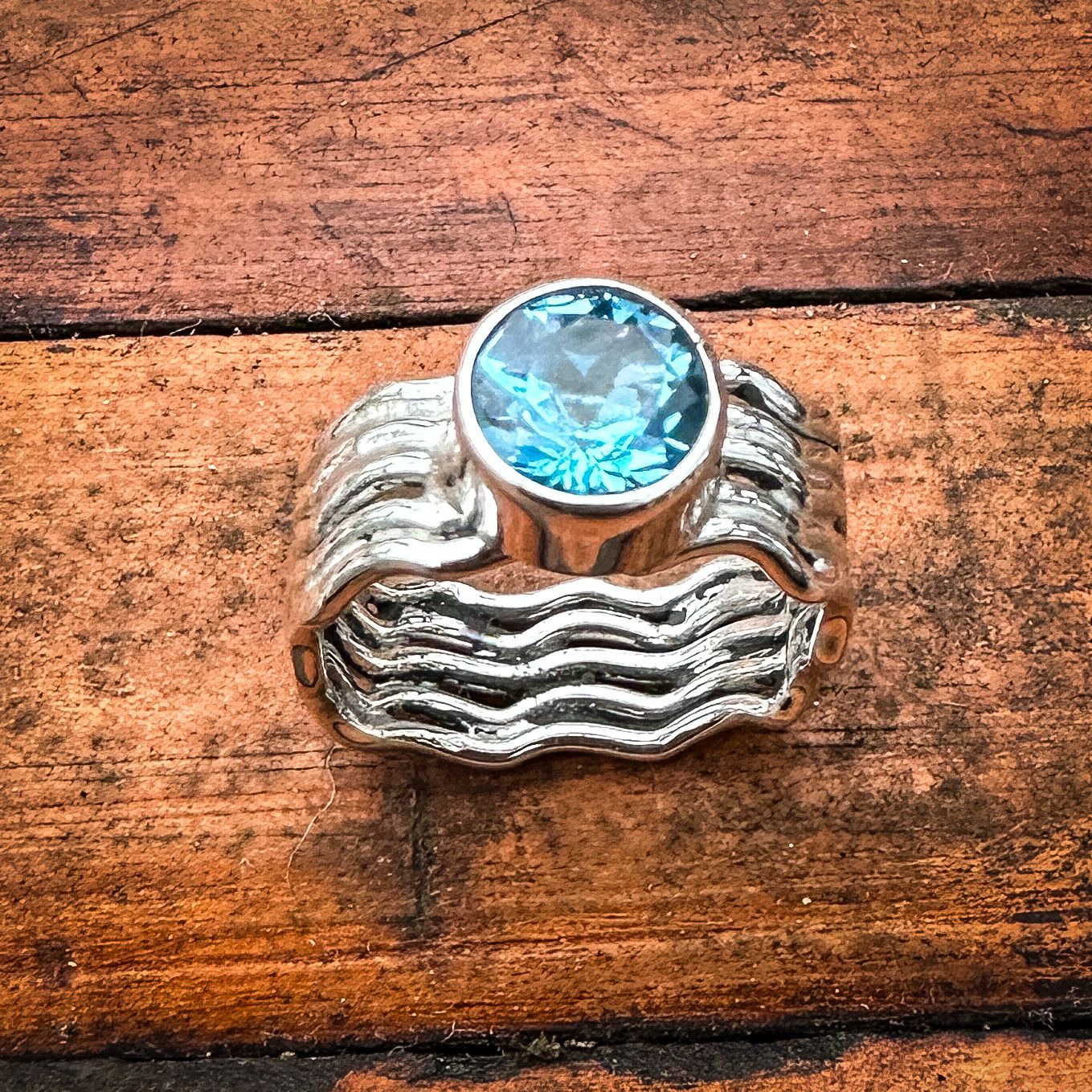 2.2 carats Swiss Blue Topaz Ring size 7