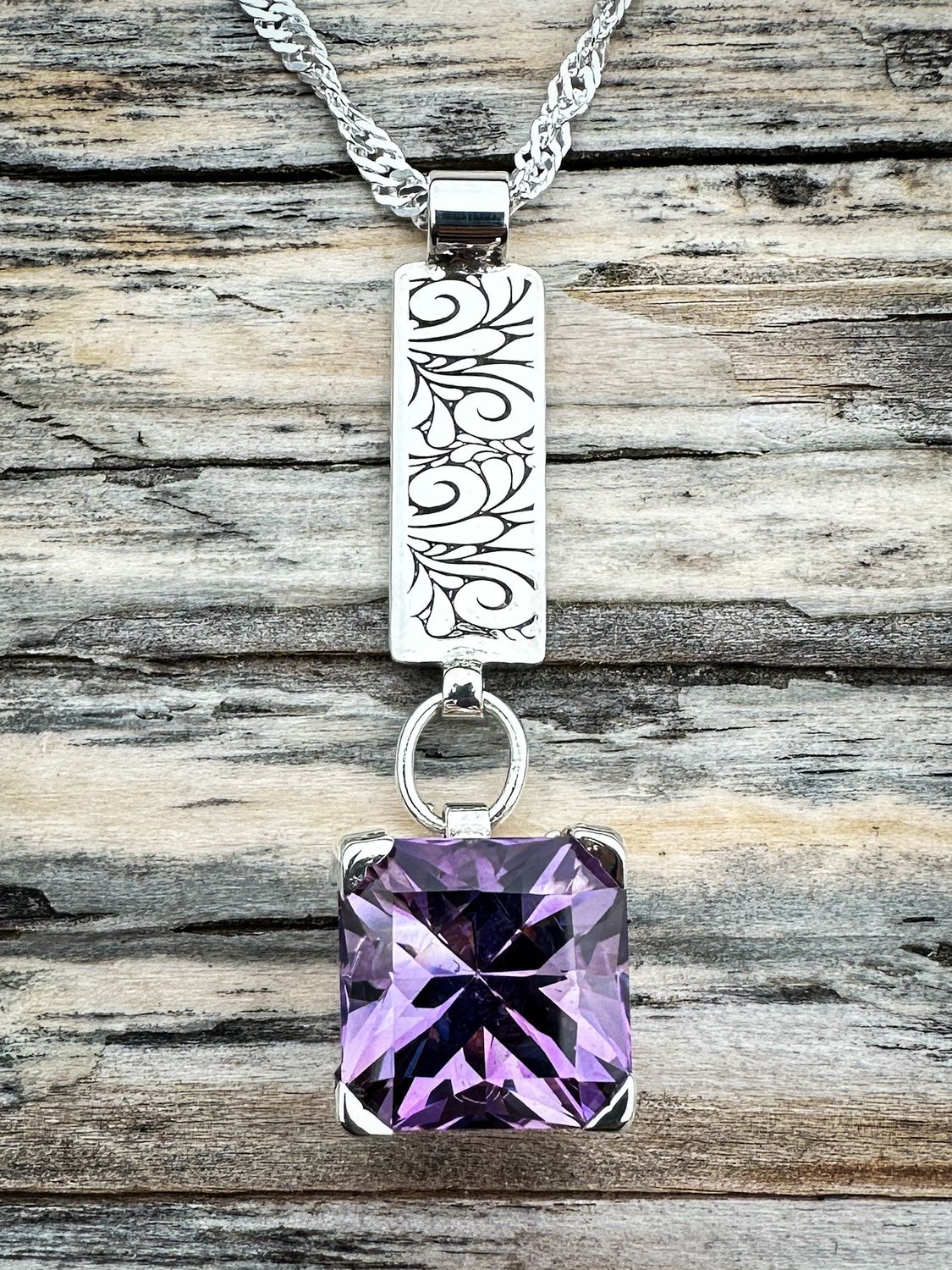 9.9 carats Amethyst Pendant 9.9 carats Amethyst Pendant