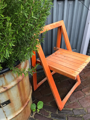 Houten stoeltjes