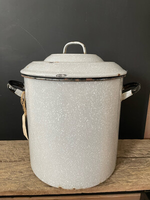 Emaille pan met deksel