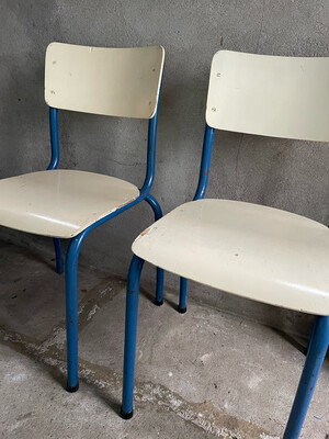 Oude schoolstoelen