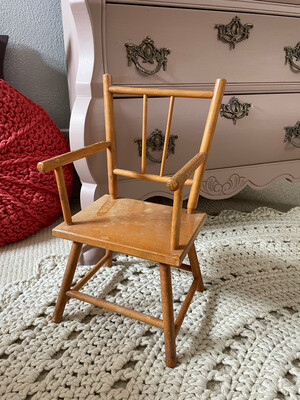 Houten poppenstoeltje