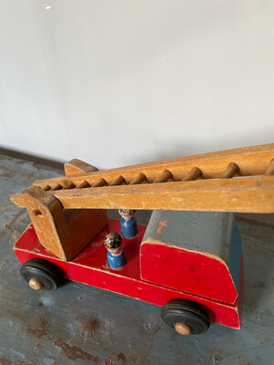 Houten brandweerauto