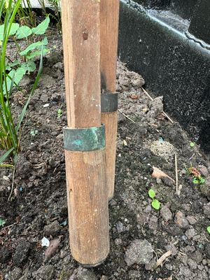 Houten ziekenhuis krukken