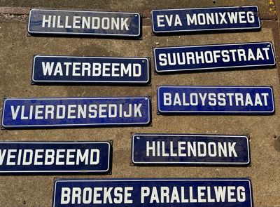 Oude straatnaambordjes