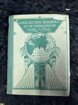 Oude schoolatlas