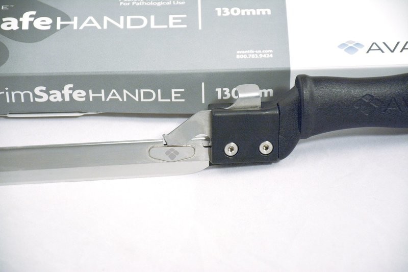 Avantik TrimSafe Handle & TrimSafe Blades