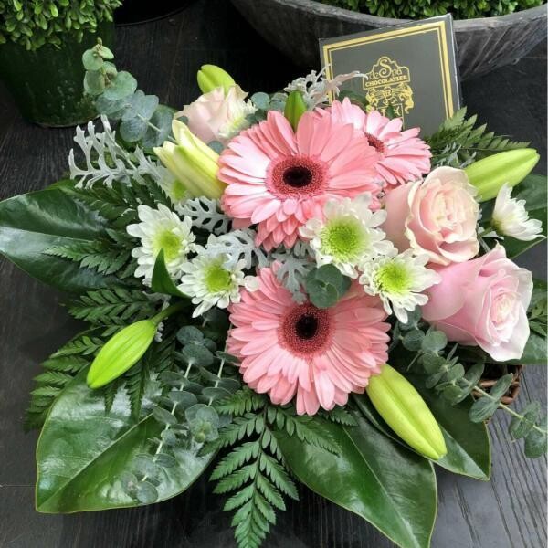 Flowers and chocolates (14pcs) in a wooden crate