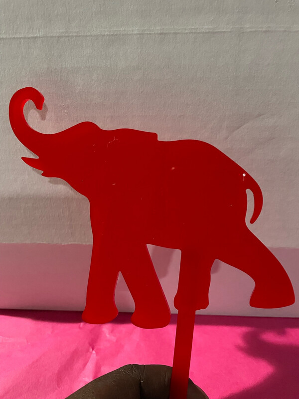 DELTA TRUNK UP CAKE TOPPER