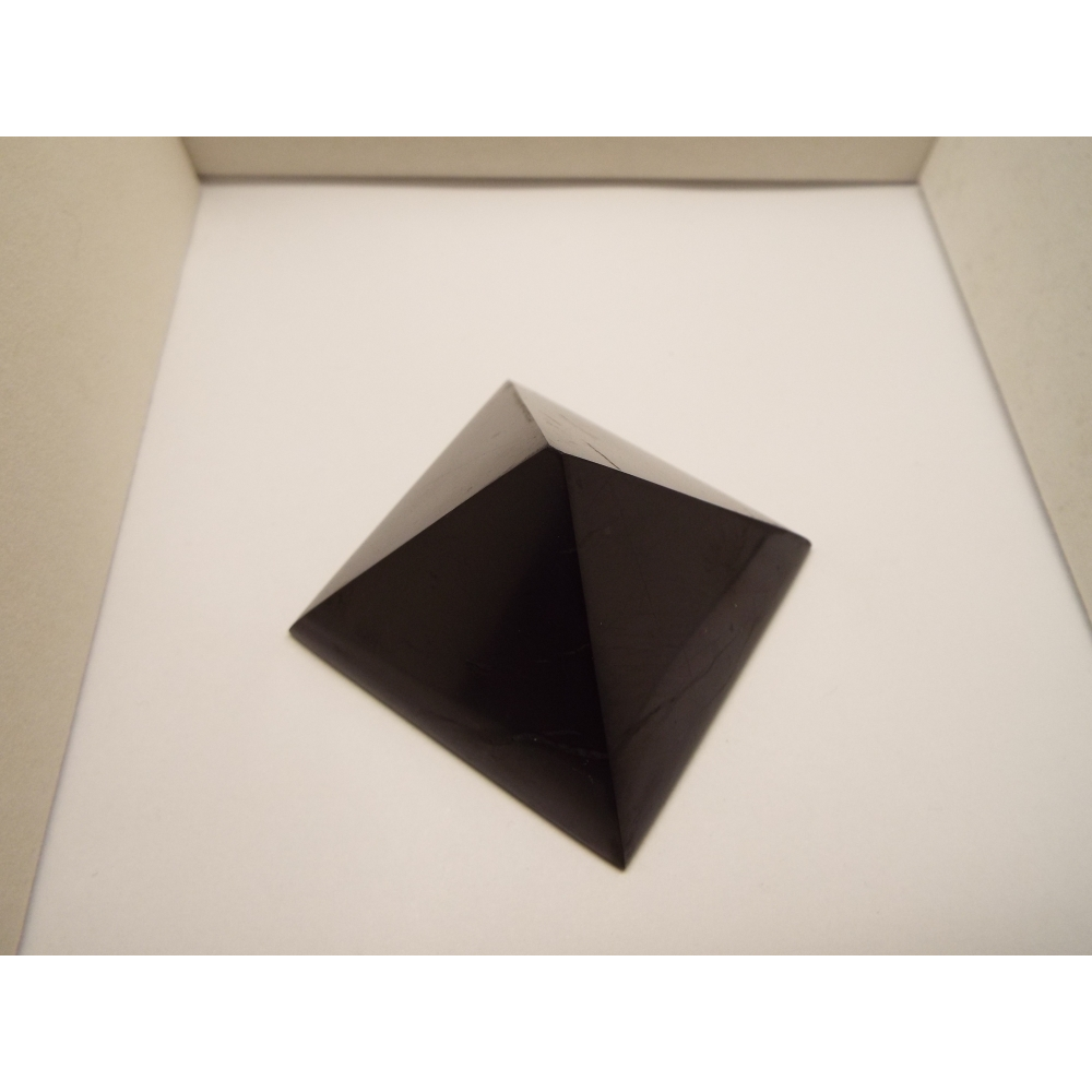 pyramide en shungite-moyenne
