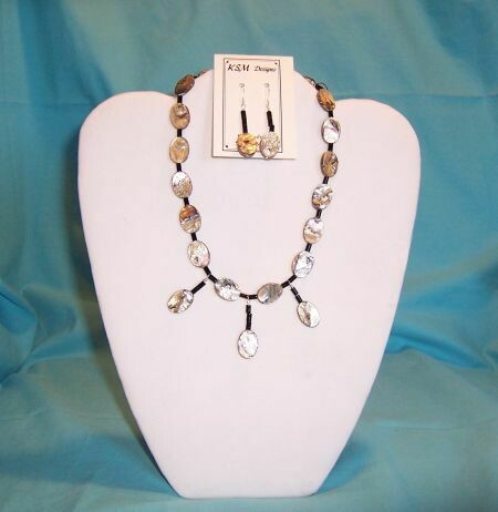 Shell & Onyx Necklace & Earring Set