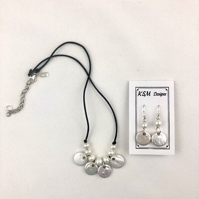 FRESH WATER PEARLS NECKLACE & EARRING SET