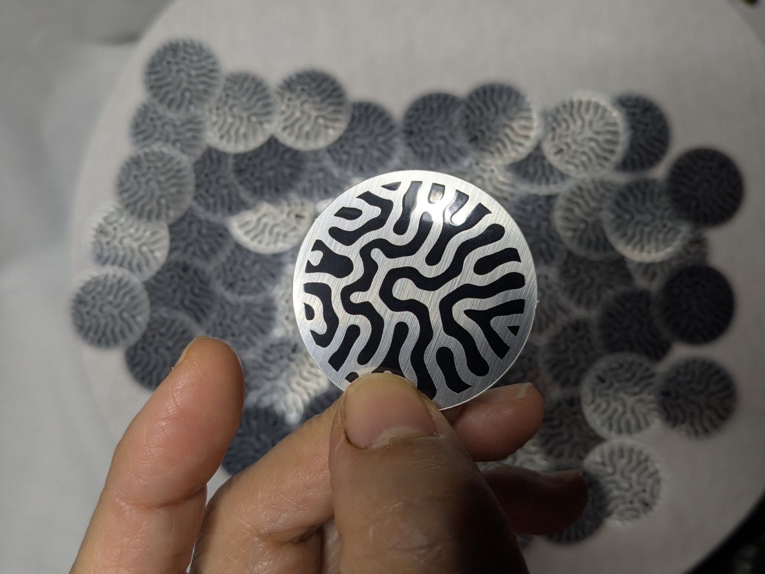 Brushed Aluminum Round Sticker – 1.5&quot;