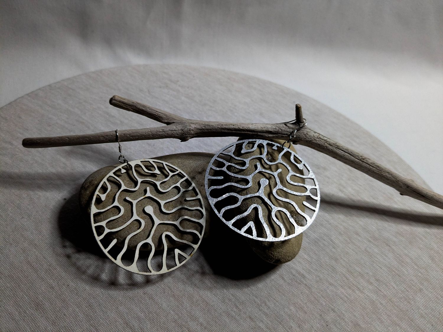 Ultra light earrings (WHT+SLVR)